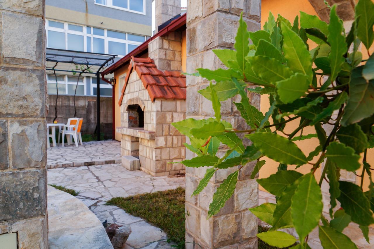 Apartments Apple Cat Montenegro Ko Бієла Екстер'єр фото