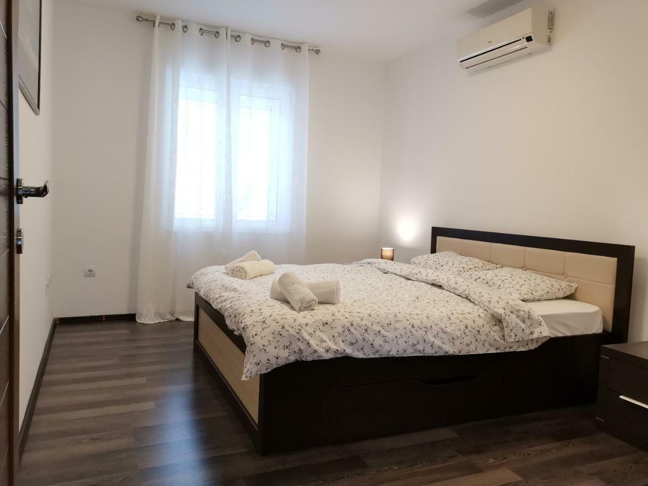 Apartments Apple Cat Montenegro Ko Бієла Екстер'єр фото
