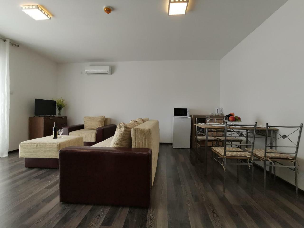 Apartments Apple Cat Montenegro Ko Бієла Екстер'єр фото