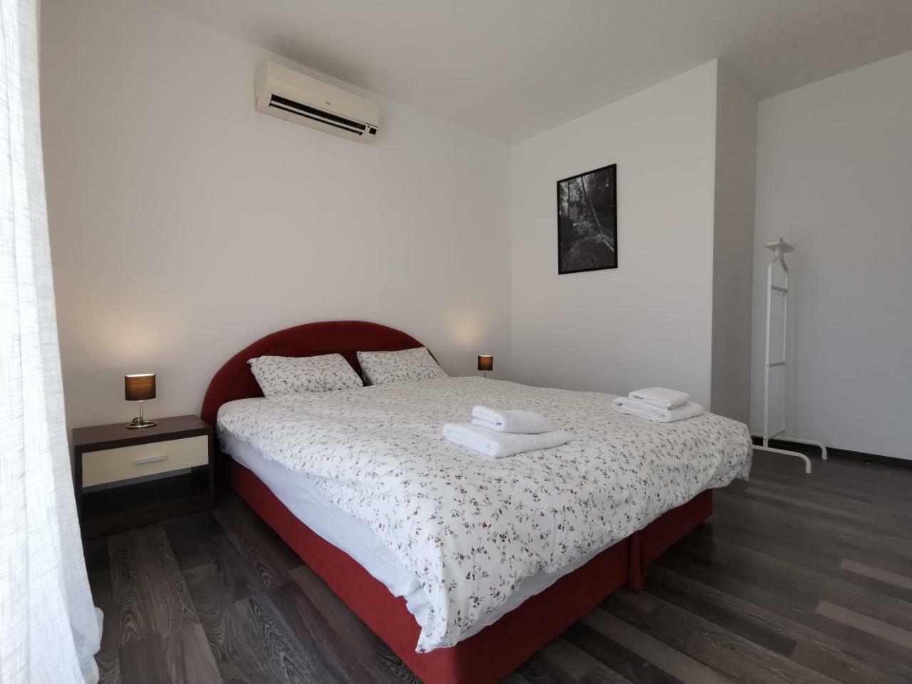 Apartments Apple Cat Montenegro Ko Бієла Екстер'єр фото
