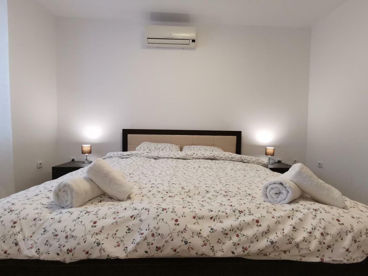 Apartments Apple Cat Montenegro Ko Бієла Екстер'єр фото
