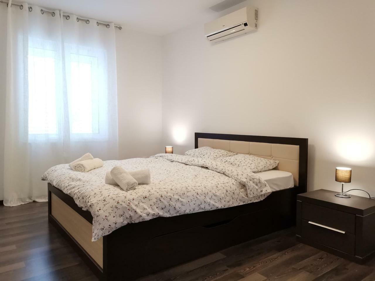 Apartments Apple Cat Montenegro Ko Бієла Екстер'єр фото